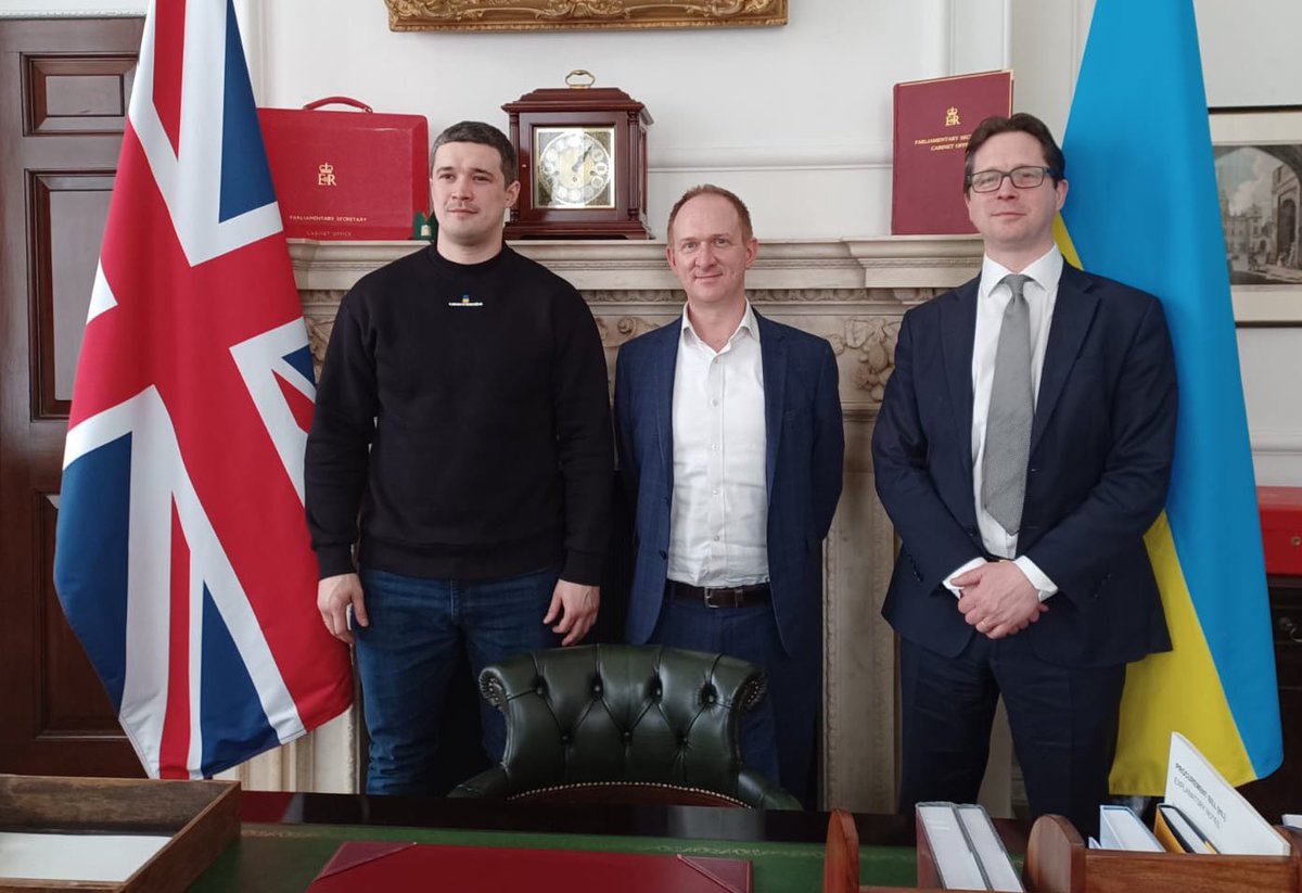 A pleasure to meet with Vice Prime Minister <a href="/FedorovMykhailo/">Mykhailo Fedorov</a> today to learn more about how the war has catalysed Ukraine’s mission to digitise public services. Quite extraordinary👏🏻🇺🇦 🇬🇧