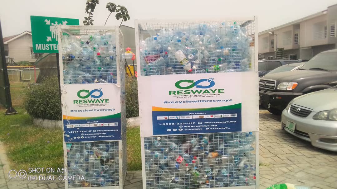 reswaye_'s tweet photo. Approximately 62kg of plastics recycled today from three locations! 

@TotalEnergiesNG @mrtastyfried and @EarlsLekki 
🥳🥳🥳🥳🥳🥳🥳

Little drop of water they say makes a mighty ocean!
Anytime you pass by these locations, please #Recycle your #plastics in our receptacles! https://t.co/iXq4QiKCZF