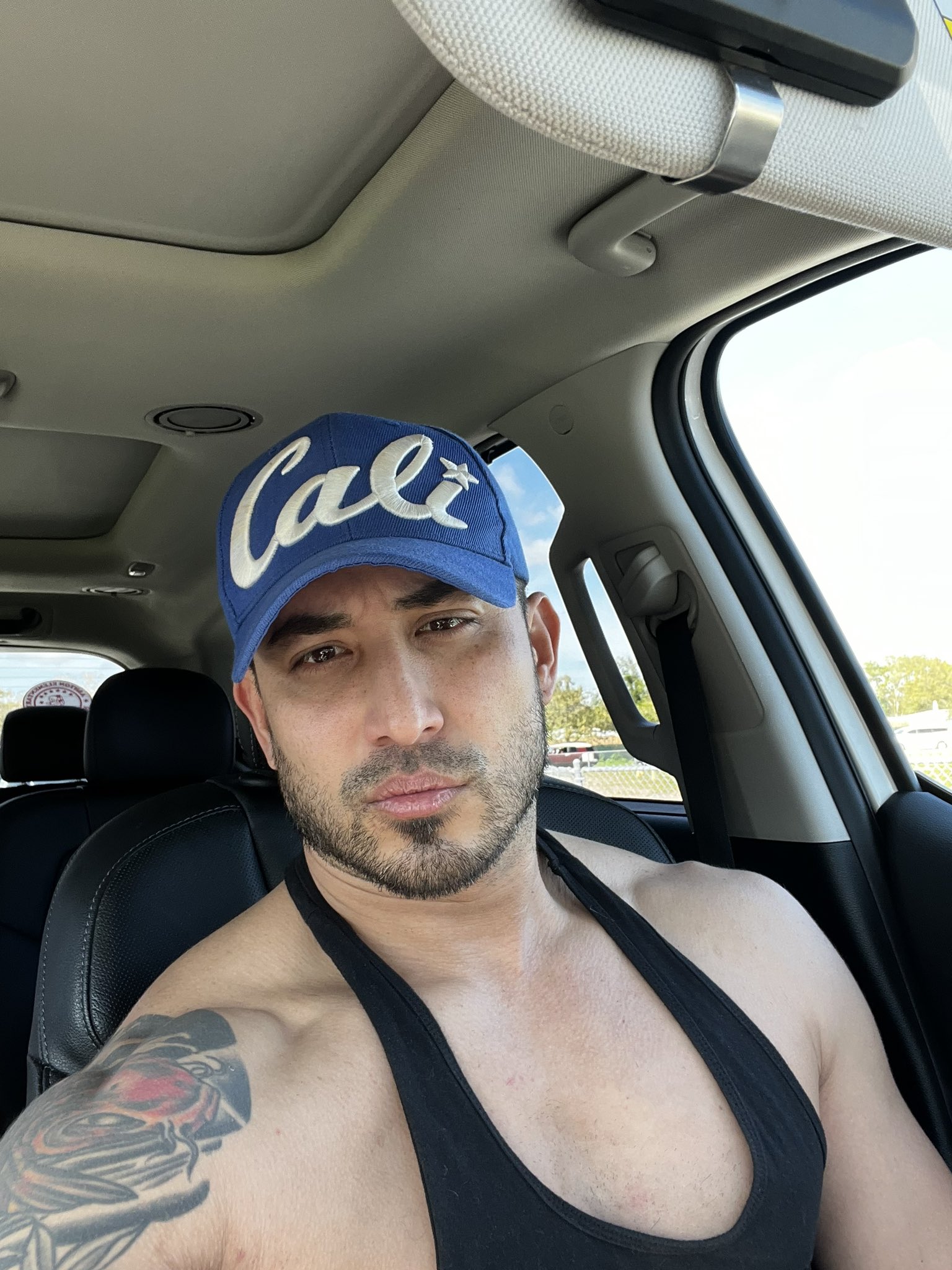 Happy Tuesday, come see me tonight at Oasis. 1525 4th Sarasota, FL 😜 https://t.co/hczH5PGfrp