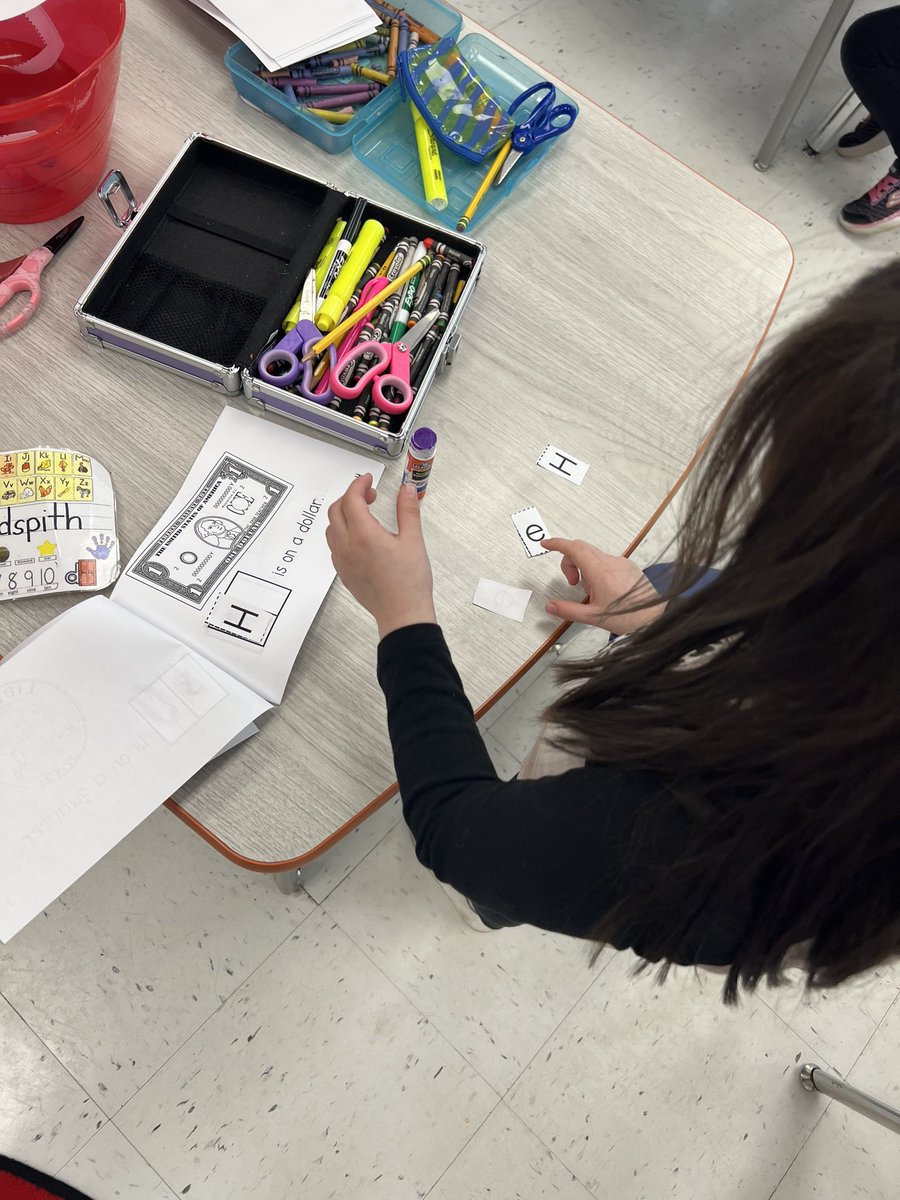 Did a Brain Pop Jr. on our first president and scored a 5/5 on a quiz! They had their listening ears on and it paid off! 🤗