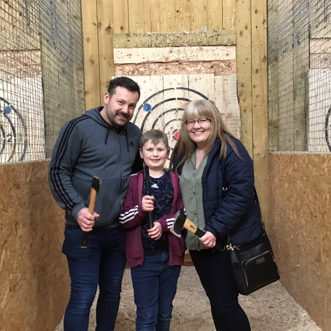 Kids love to get involved with the axe throwing madness😎🪓 #BringThemAlong #Family #Friends #GroupActivity #GreatFun