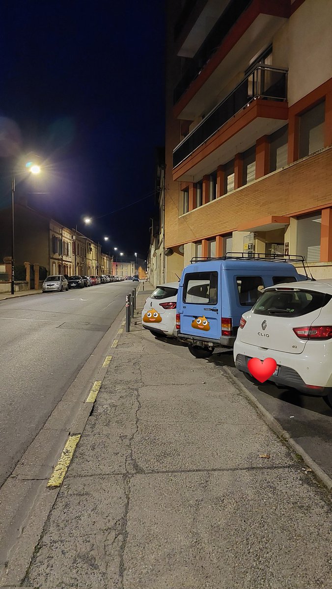 PietonsAlbi's tweet photo. Les trottoirs de la @ville_albi ne servent pas aux piétons d'#albi mais définitivement aux voitures. Y'a un parking à 70m 🤦‍♀️ https://t.co/S8AA0zQrvH