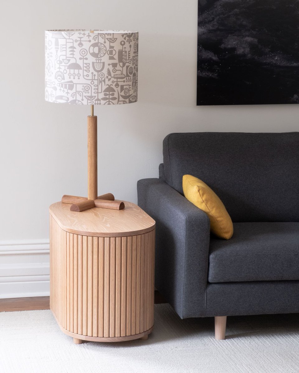 SolarFurniture's tweet photo. New: white oak end table with wraparound tambour door. Just enough practical storage space inside, especially with the built-in cable access.

28"L x 16"W x 20"H but adaptable to other sizes and shapes.
#customfurniture #furniture #furnituredesign https://t.co/QsFxaS7QN0