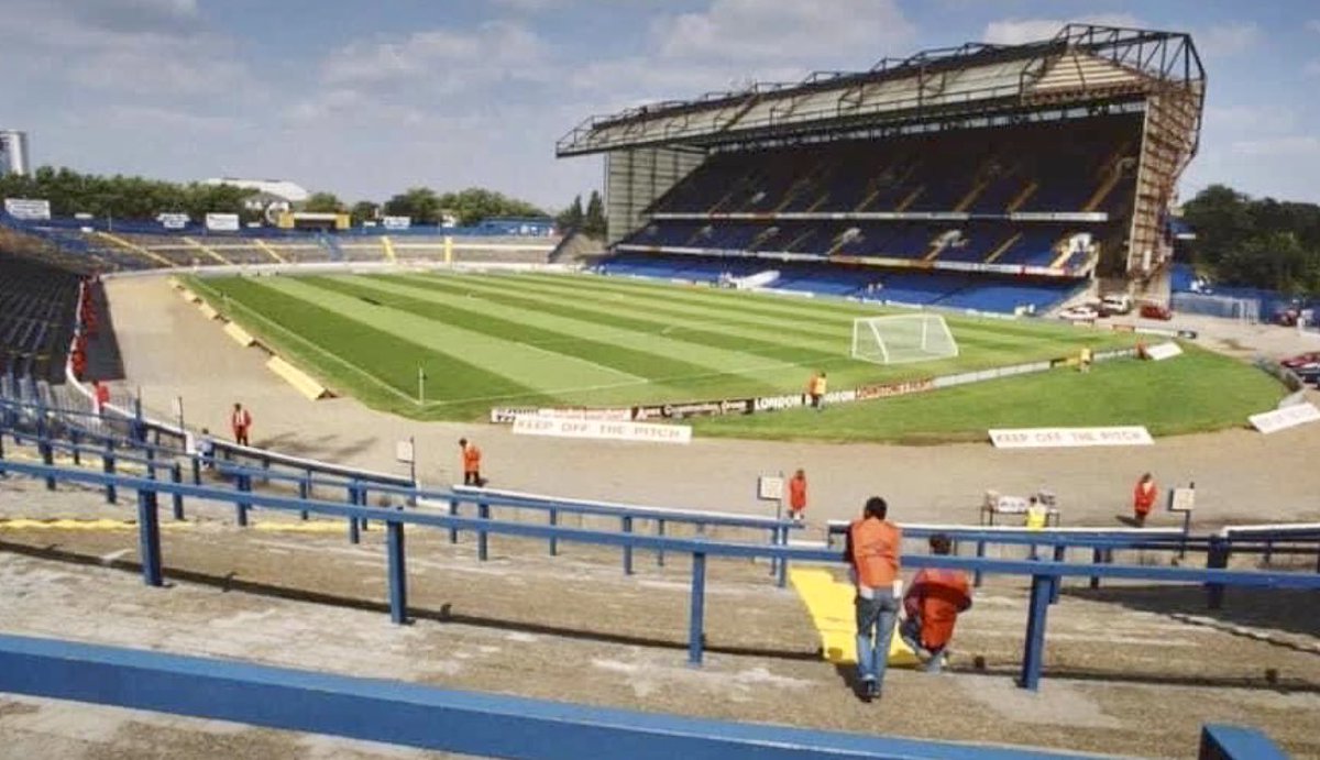 Neiltruechels's tweet photo. A beer, pay on the gate, programme with change from a tenner. Smell of burgers, horse shit, dodgy tannoy relays starting 11, hope to win without lofty expectations @ChelseaFC https://t.co/0zfiRacMhj
