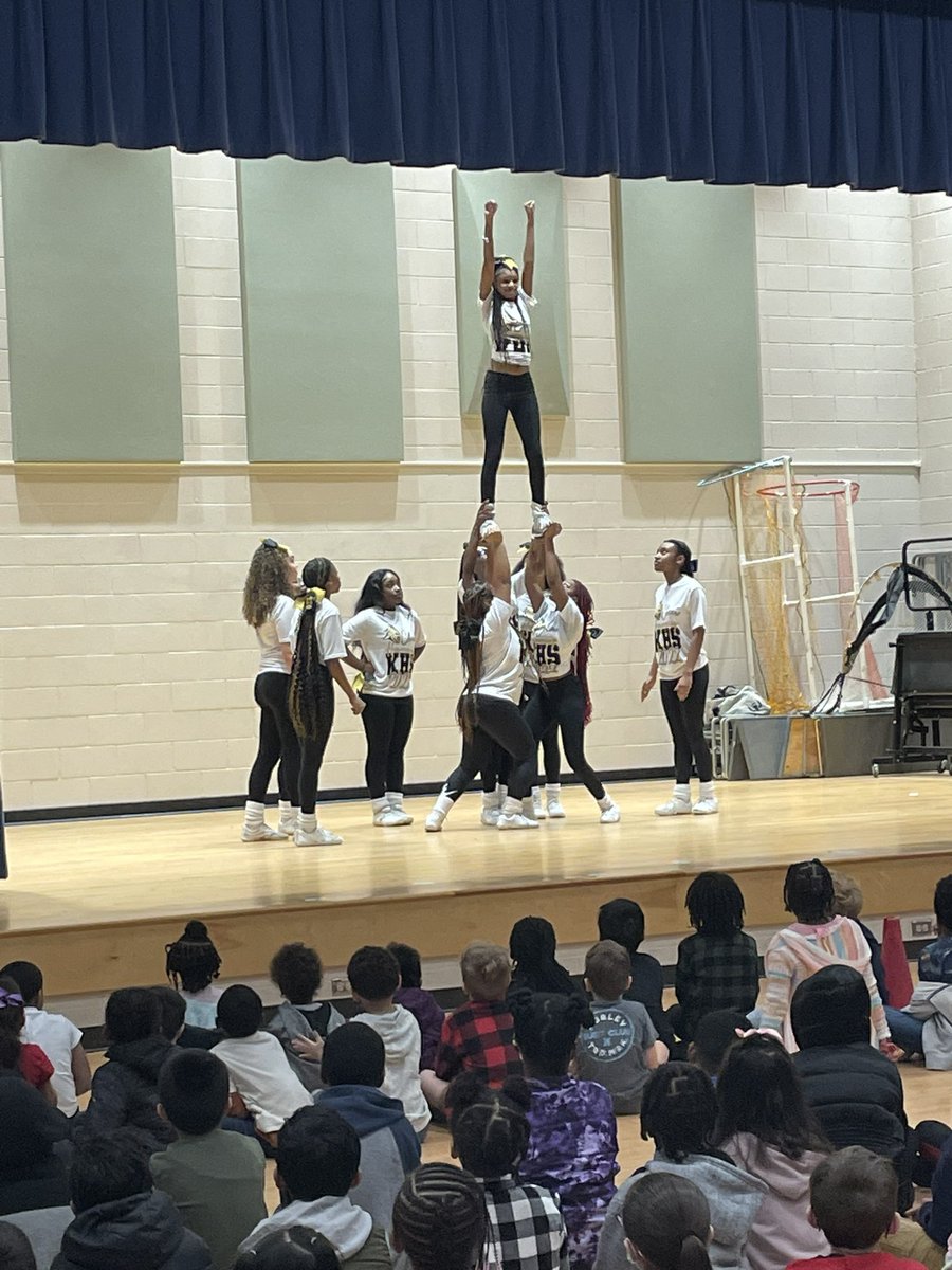 tcherlibrarian's tweet image. @KnightdaleHS representing at Knightdale Elementary.  #cheerteam #danceteam #stepteam #GoKnights