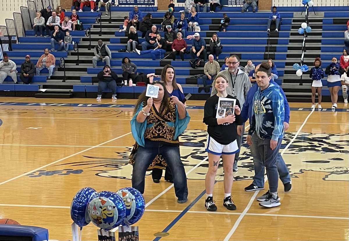 SWICWBB's tweet image. This past Saturday @SWICWBB honored our Sophomores!! 💙🖤🤍@sams_casandra @39graceriley @miah_weems @bonnie_ludlow #swicfamily #flippedthescript