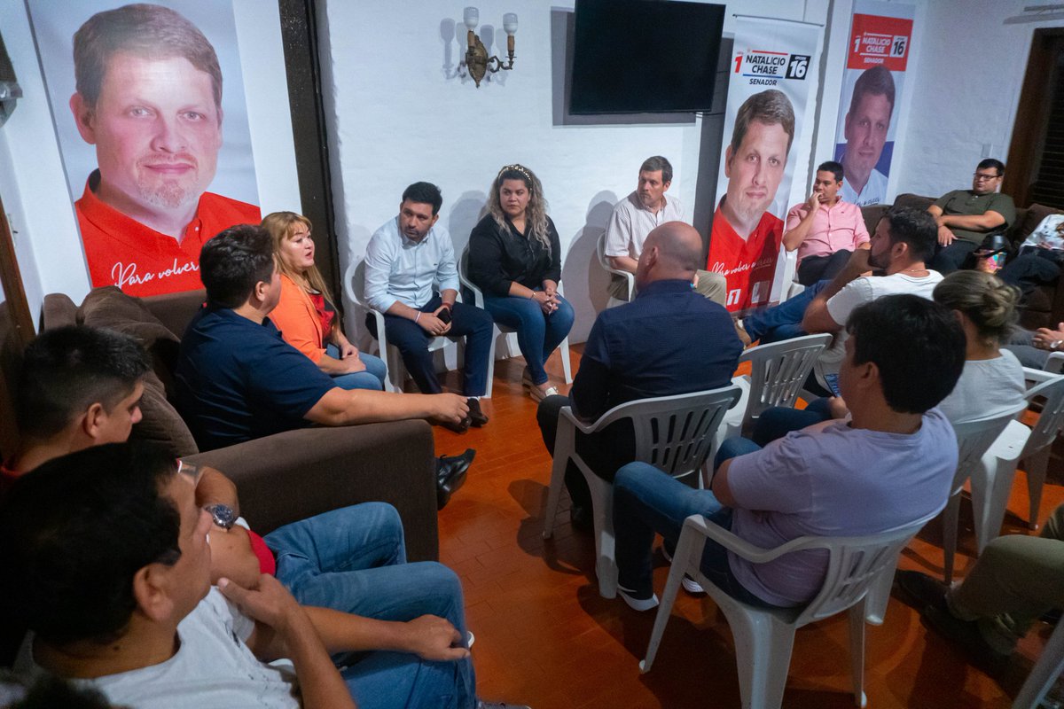 Nataliciochase1's tweet photo. Junto con los coordinadores de #Capital, ajustamos los detalles para salir a trabajar por la Lista 1 🇵🇾💪🏼️

#ParaVolverACreer
Todos Somos 1 
#NatalicioChaseSenador
#Lista1Opcion16 🚩 https://t.co/YBImURIR1E