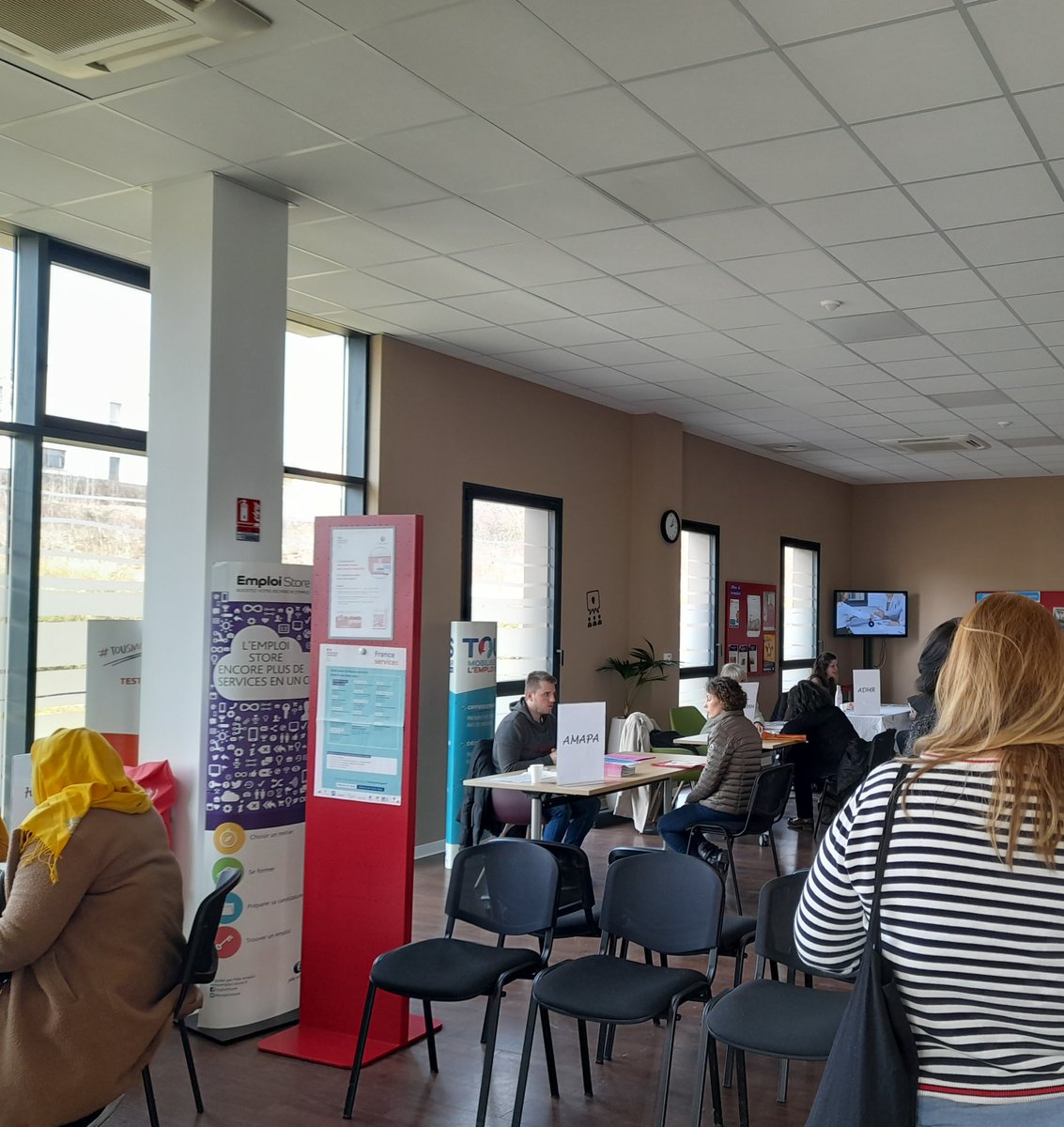 cruveille's tweet photo. Cet après-midi s'est déroulé le Forum Santé-Service à la personne sur l'agence de Manosque !
⏩ Nous avons reçu près de 50 demandeurs d'emploi 👍 On remercie nos partenaires présents sur l'évènement 👩‍⚕️
#emploi #forum https://t.co/YYCuv8mrlw