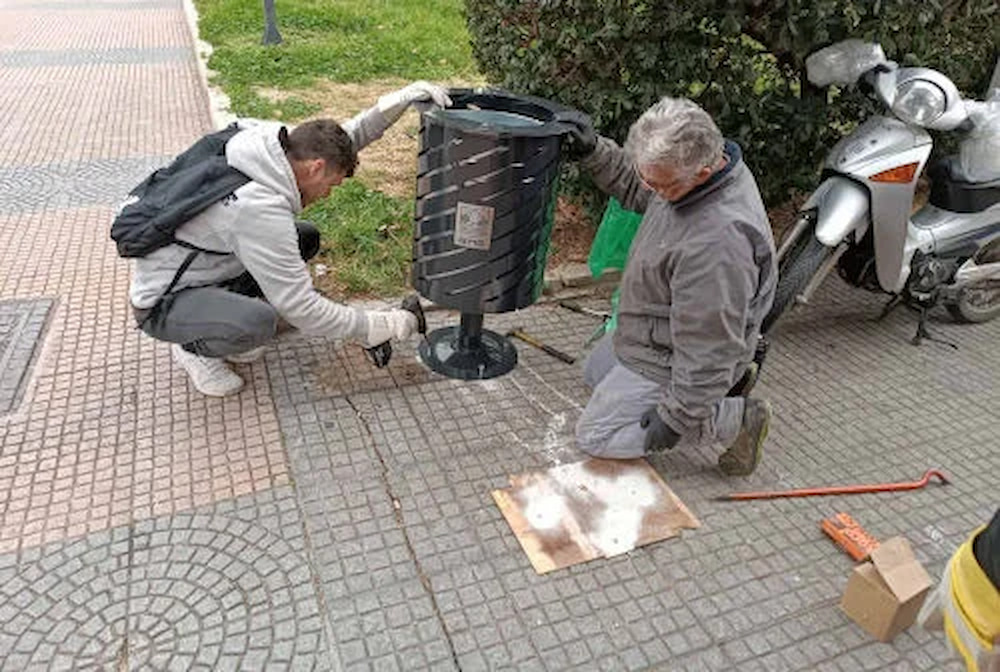 Ο Δήμος Αγίας Παρασκευής και η Διεύθυνση καθαριότητας, σε μια προσπάθεια αναβάθμισης της παροχής των υπηρεσιών της προς τους δημότες, προχώρησε στην τοποθέτηση νέων κάδων απορριμμάτων 75 λίτρων σε πλατείες και κεντρικούς δρόμους της πόλης.

planetwebradio.gr/?p=58699