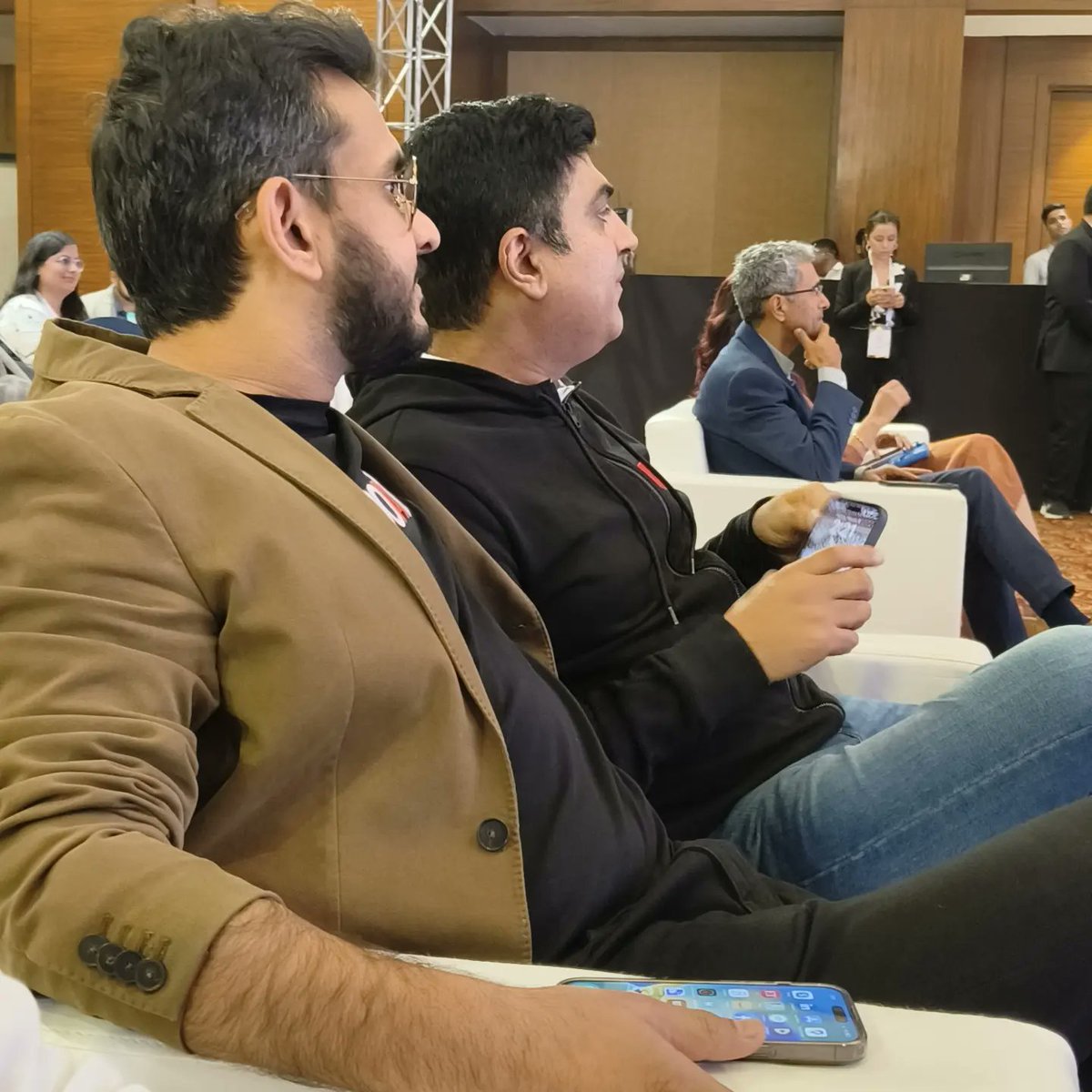 shubhos's tweet image. Final day of the #IAMAI  #IndiaDigitalSummit . 
Lovely meeting old friends.
And a few celebrities I did not recognise (I really should watch Shark Tank).