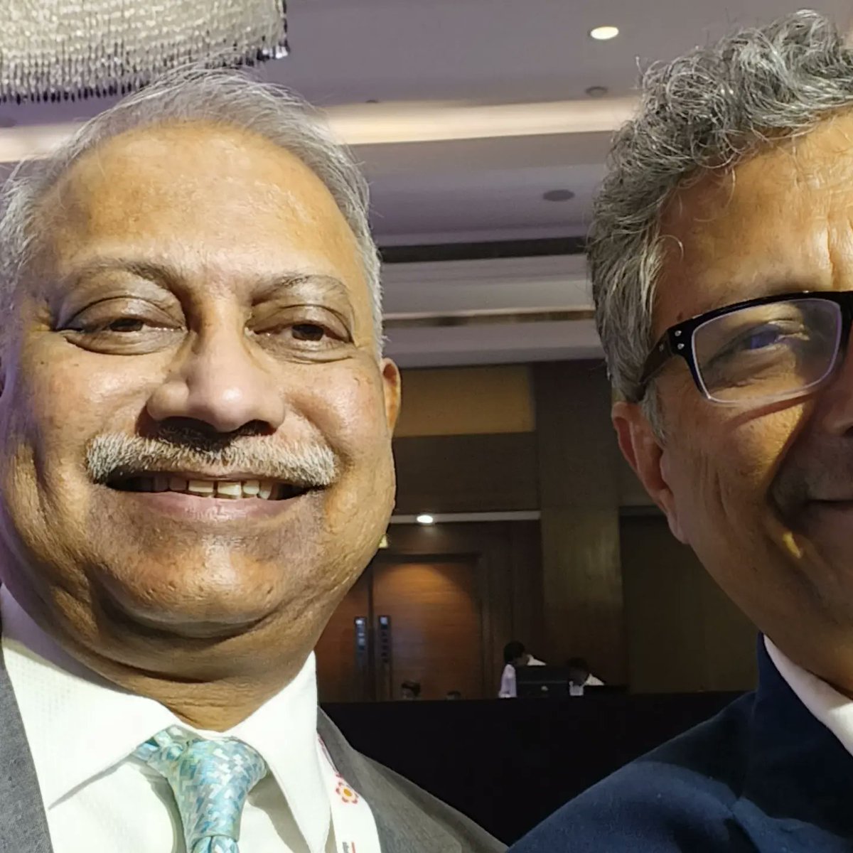 shubhos's tweet image. Final day of the #IAMAI  #IndiaDigitalSummit . 
Lovely meeting old friends.
And a few celebrities I did not recognise (I really should watch Shark Tank).