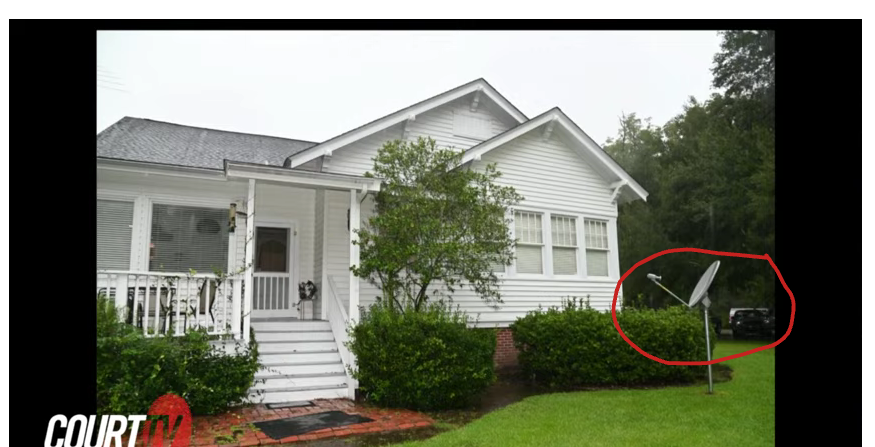 Angels_Dwell's tweet photo. Did Shelly testify #alexmurdaugh came to front door?
If #alexmurdaugh came this way from parking on side of house, where's his wet, grassy shoes & legs?
Awfully lush green
No worries
#TeamWaters is next https://t.co/sUGvFXJWnV