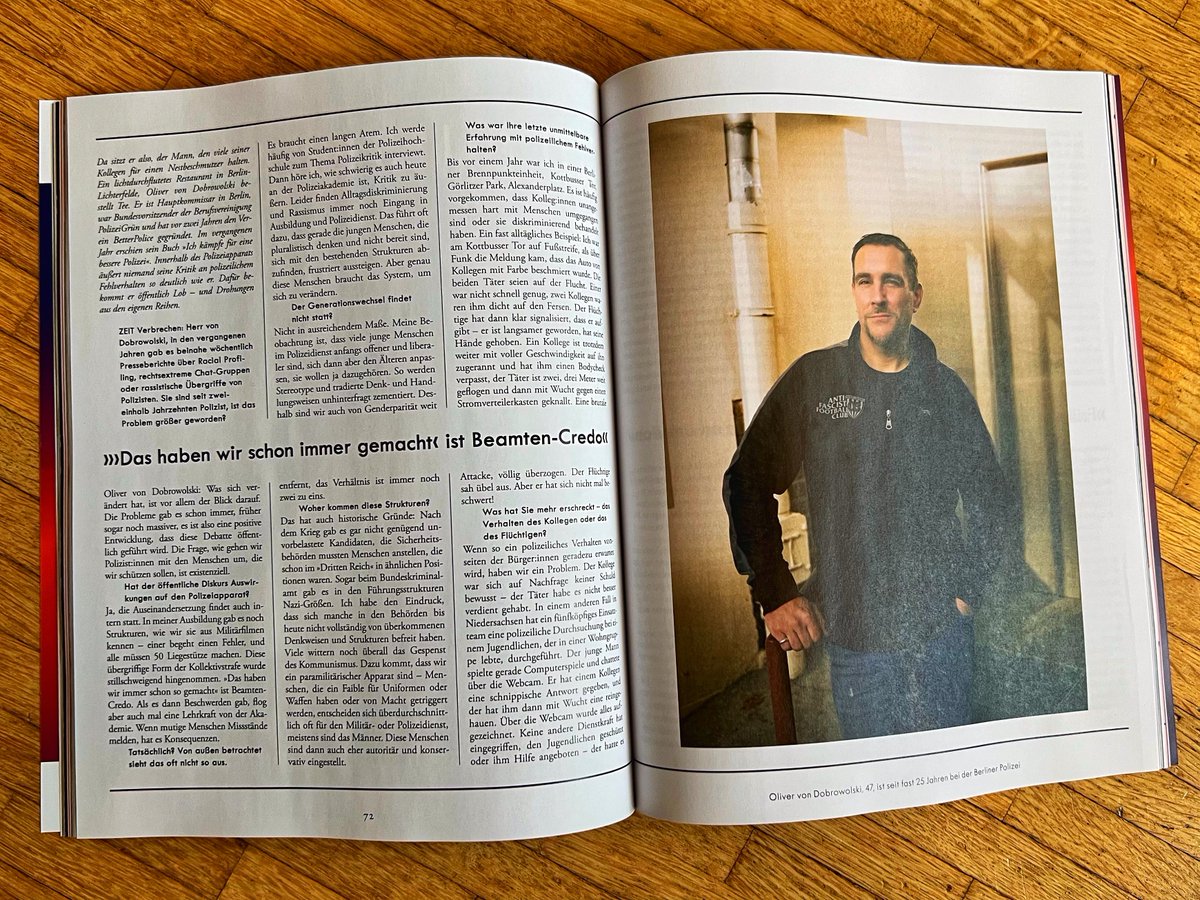 vonDobrowolski's tweet image. Gib deine Interviews zu #Rassismus innerhalb der Polizei und #Fehlerkultur immer so, dass Menschen wie Wendt und Ostermann eine neue Wagenladung Betablocker brauchen.
Jetzt am Kiosk:
ZEIT Verbrechen Magazin Nr. 19, u.a. mit
»Struktureller Rassismus - ein Polizist packt aus«