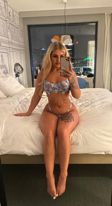 You&rsquo;re at work receiving these pics, wyd? https://t.co/gEX6AQnkN5