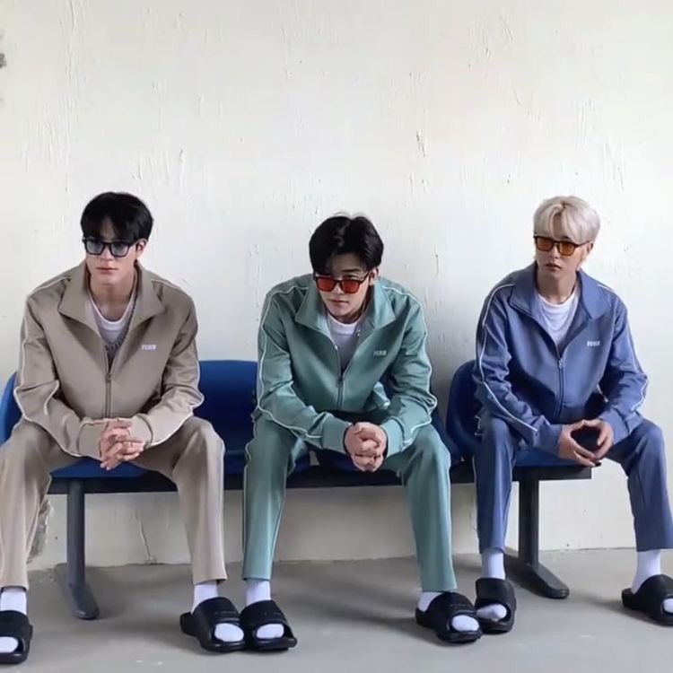 เป็นโค้ชเขาไม่ลงสนามกันหรอกครับ