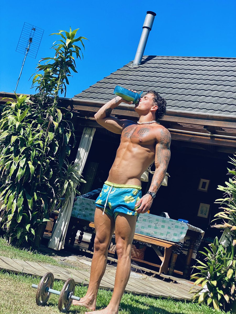 TomiNarbondo's tweet photo. Buen día! Les gustaría ver fotos y videos entrenando? No se si subir, que dicen?
🙄🏋️‍♂️🔥 https://t.co/TGXuScRA94