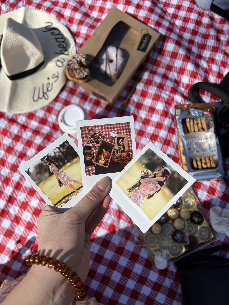 modelvaleriaa's tweet photo. Picnic shoot.  I love working outside.  #model #femalemodel #photoshoot #nature #femaleinfluencer #femalebrand #promotionalmodel #runwaymodel #printmodel #California #highheels #fashionshows #photographers #tradeshowmodels #catwalk #sexy #fashionweek #pinup #fashion https://t.co/aLBon8RDbj