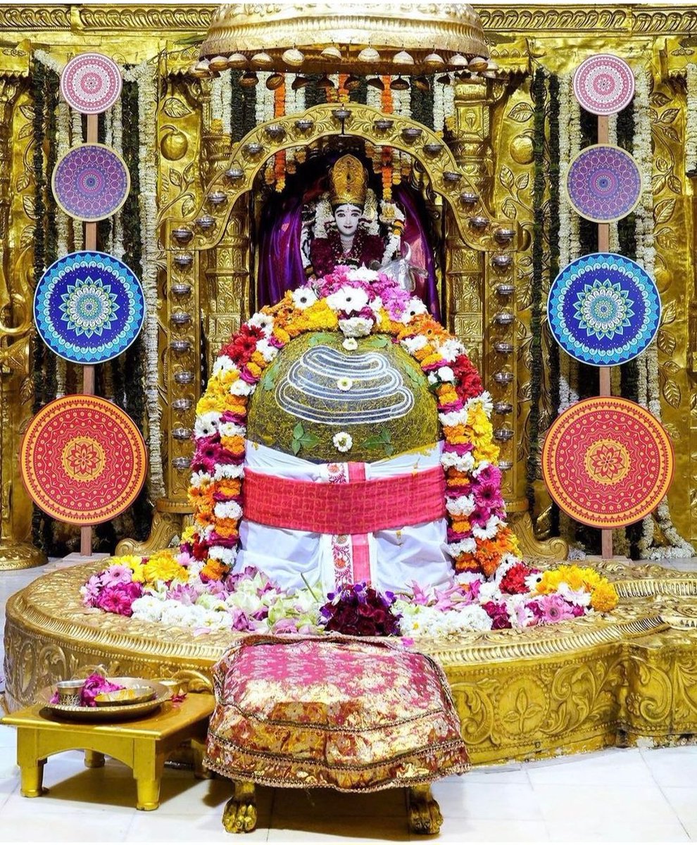 ranjana_tweets's tweet photo. Devotees of Mahakaal celebrate MahaShivratri throughout the year. 😇 #jaimahakal 🙏 #omnamahshivaya #HarHarMahadev #mahakal #Mahakaleshwar #LordShiva #Shiva #HarHarMahadevॐ #devotiona #omnamahshivay #harharshambhu #Shiv #bholenath #devotional #kedarnath #Somnath #kashiviswanath https://t.co/zaPzZZO2U8