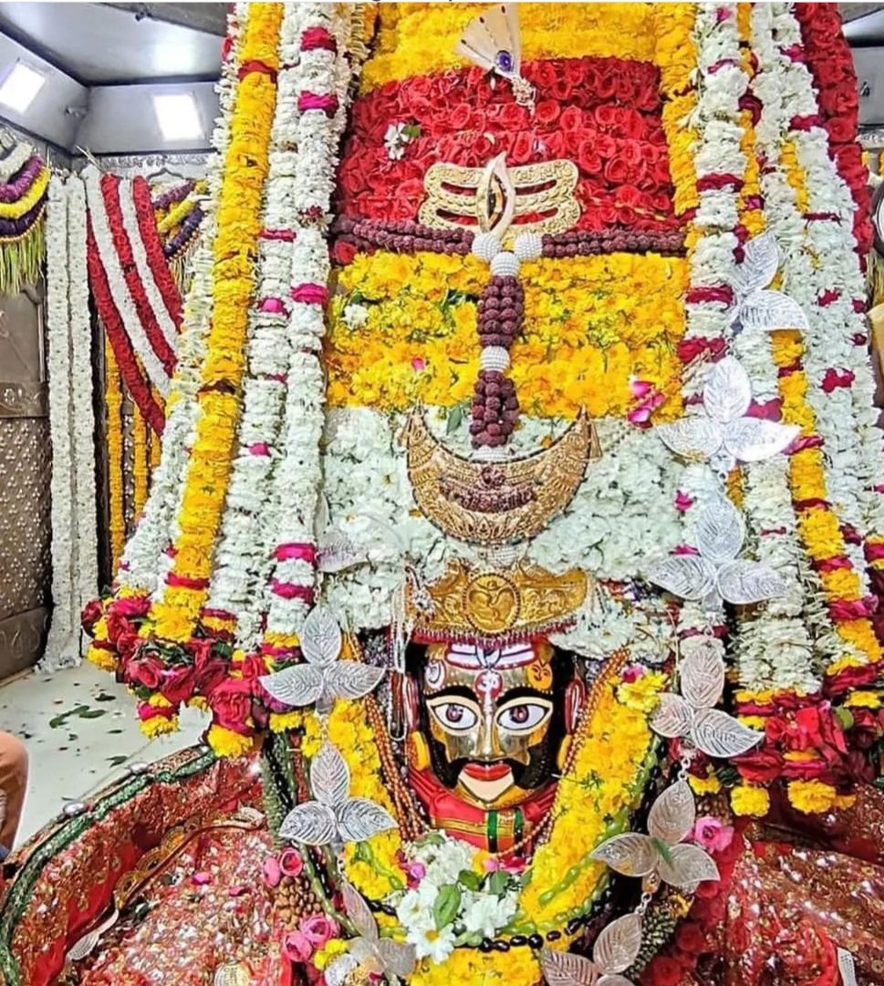 ranjana_tweets's tweet photo. Devotees of Mahakaal celebrate MahaShivratri throughout the year. 😇 #jaimahakal 🙏 #omnamahshivaya #HarHarMahadev #mahakal #Mahakaleshwar #LordShiva #Shiva #HarHarMahadevॐ #devotiona #omnamahshivay #harharshambhu #Shiv #bholenath #devotional #kedarnath #Somnath #kashiviswanath https://t.co/zaPzZZO2U8