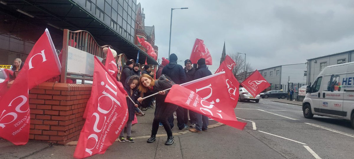 Picket Lines, Picket Signs...

#FairPayForNHS #FairPayForHealthWorkers #FairPayForTeachers #Belfast