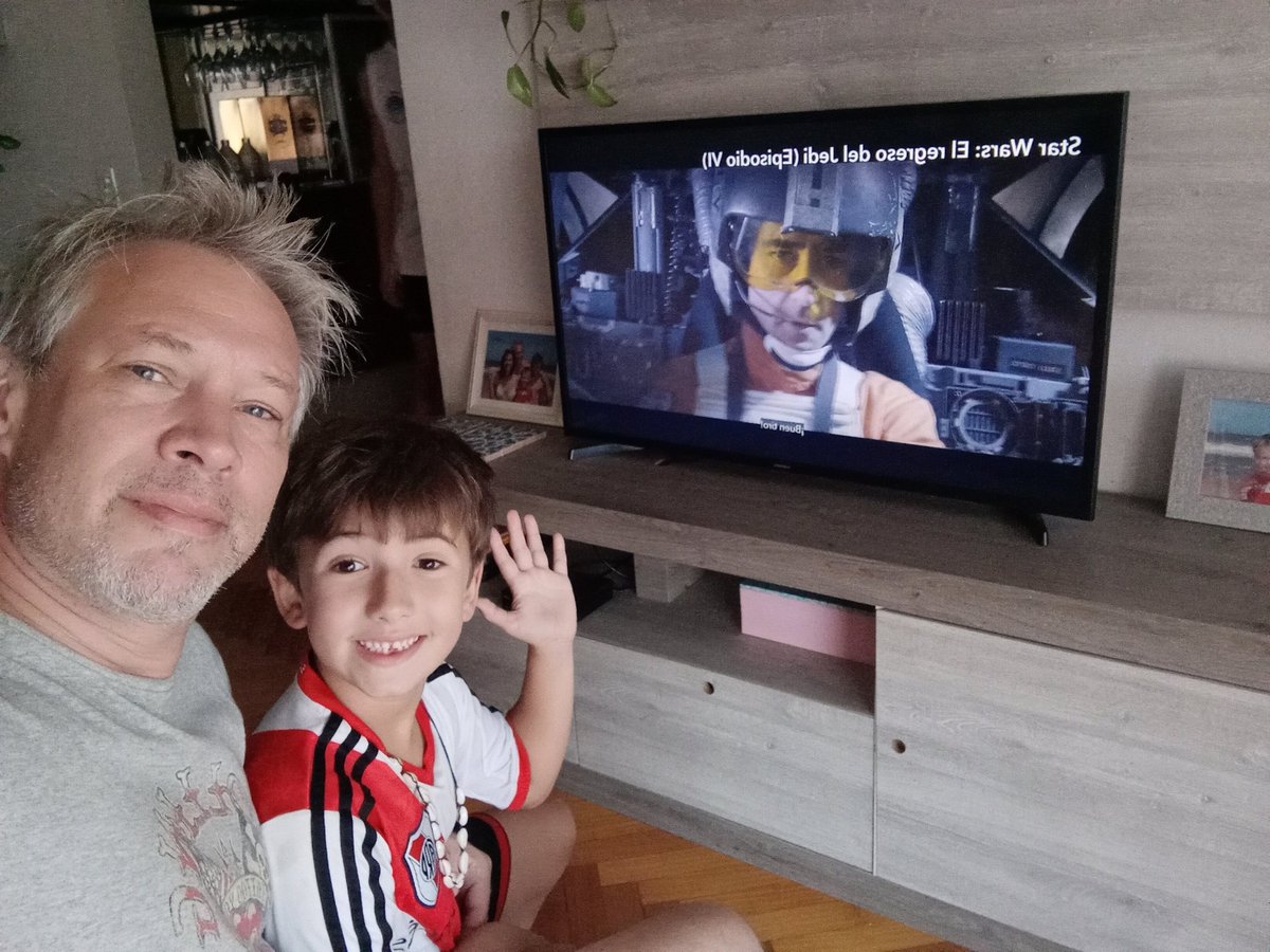 fgbarq's tweet photo. @MarkHamill telling my boy you are my personal hero.....showing him the magic of star wars for the first time.....greetings from argentina !!! Thxs 4 the magic..  fabian and facu https://t.co/ReTYTysVjK