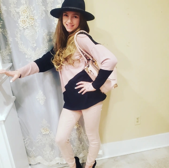 TrueReprobate's tweet image. So good I had to share! Check out all the items I'm loving on @Poshmarkapp from @aMomKidsandCat #poshmark #fashion #style #shopmycloset #dollskill: posh.mk/ROFLiHfpBxb