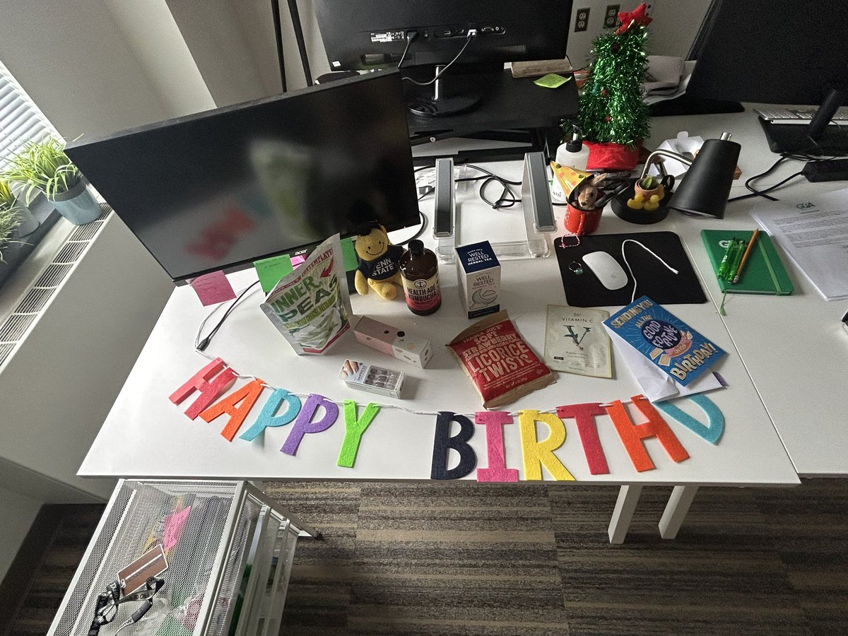 Kennedey_Bell's tweet photo. I love my job and I adore my coworkers… that is all. ✨ https://t.co/OQhQBZ92mu