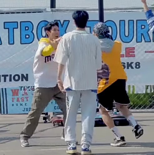 cremejrulee's tweet photo. This genre of lee jeno 🥲 https://t.co/EX1YYwPNYX