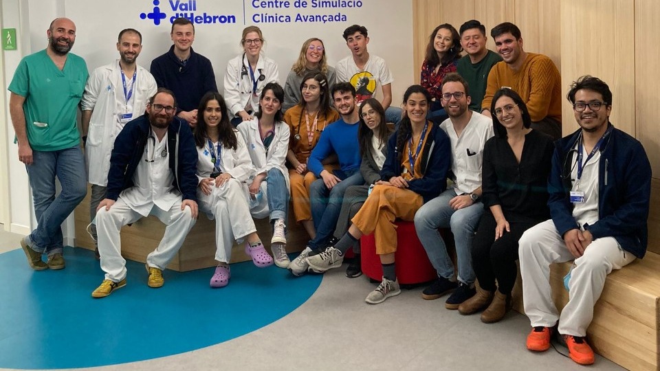 SimulacioVH's tweet photo. S'inicia el programa ECOSIM de formació en ecografia clínica al Centre de #SimulacioVH. 
🎯 L'objectiu és capacitar els #ResidentsVH en l’adquisició de coneixements teòrics i habilitats pràctiques necessàries per aplicar-los en la pràctica professional.
ℹ️ https://t.co/kxWZlk0lfj https://t.co/oS5mfOp3zv