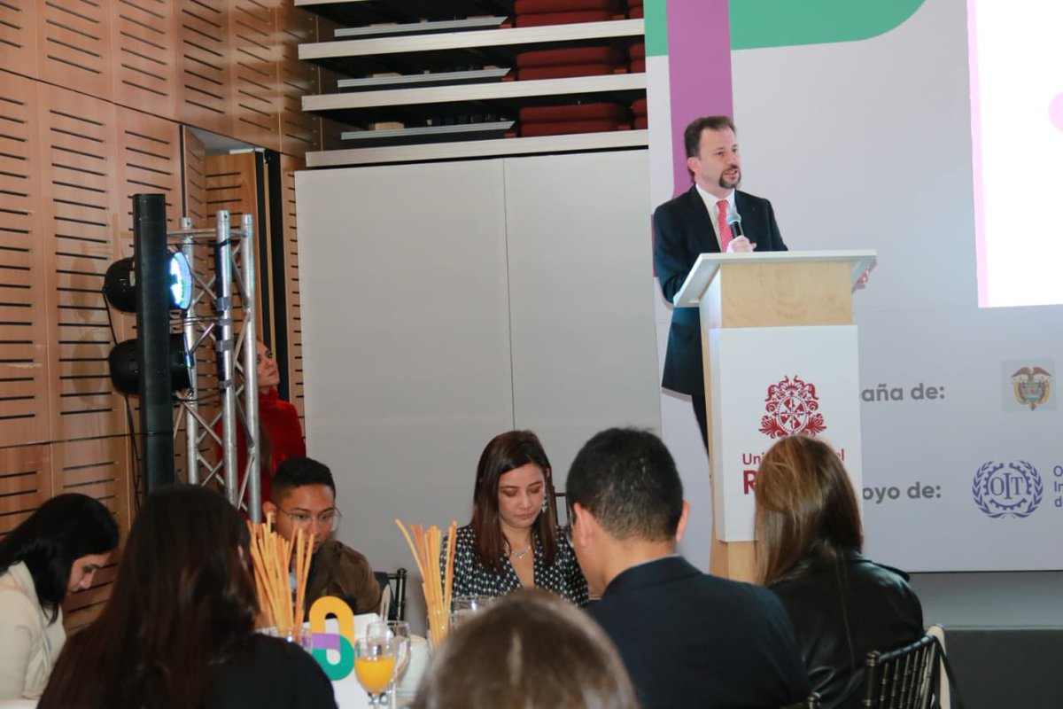 MintrabajoCol's tweet photo. #AEstaHora el Viceministro encargado de Empleo y Pensiones, Juan Carlos Hernández en conjunto con la @OITAmericas, @fundacionANDI, @USAID_Colombia y @ServiciosEmpleo presentan la campaña #EntrelazandoTalentoMigrante con enfoque de cierre de brechas laborales. https://t.co/wtZSioB0cb