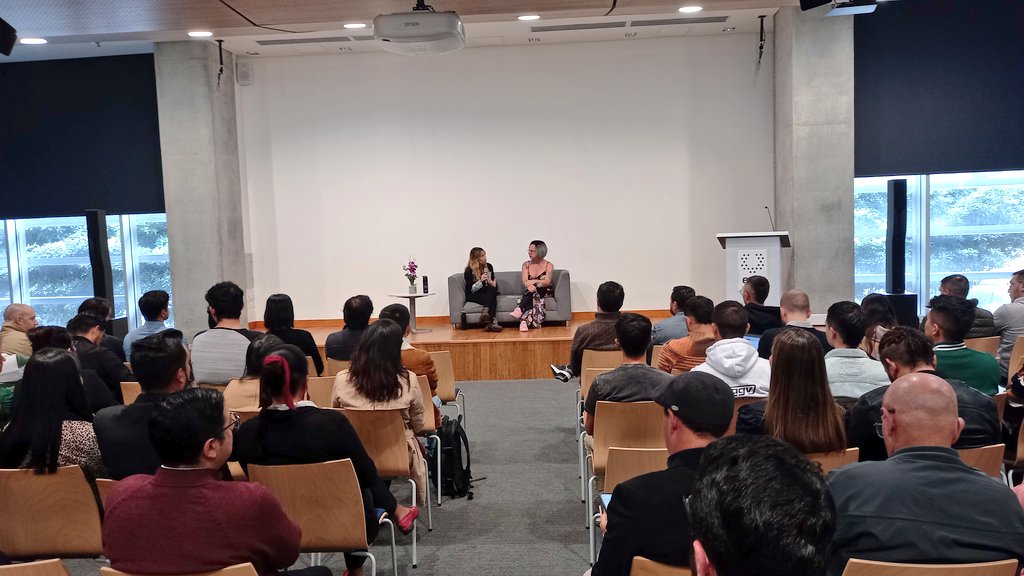 UniversidadEan's tweet photo. #Ahora l Nuestra rectora, @Brigittelgb, conversa con Claudia Varela, autora del libro "DiversIQ", sobre diversidad. 🦋

Sigue la transmisión en vivo aquí. 👉🏽https://t.co/LqsCfXVAHT

#Diversidades #Inclusión #Diferencia https://t.co/hoGE16NrsF