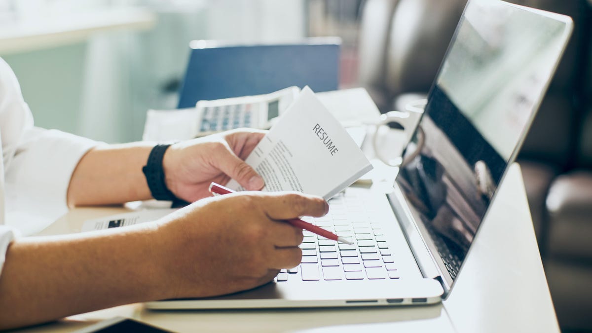 lifehacker's tweet photo. How to Write Résumé and Cover Letter Templates That Don’t Suck https://t.co/Nh0VKwZGdO https://t.co/OzIkfOAUdm