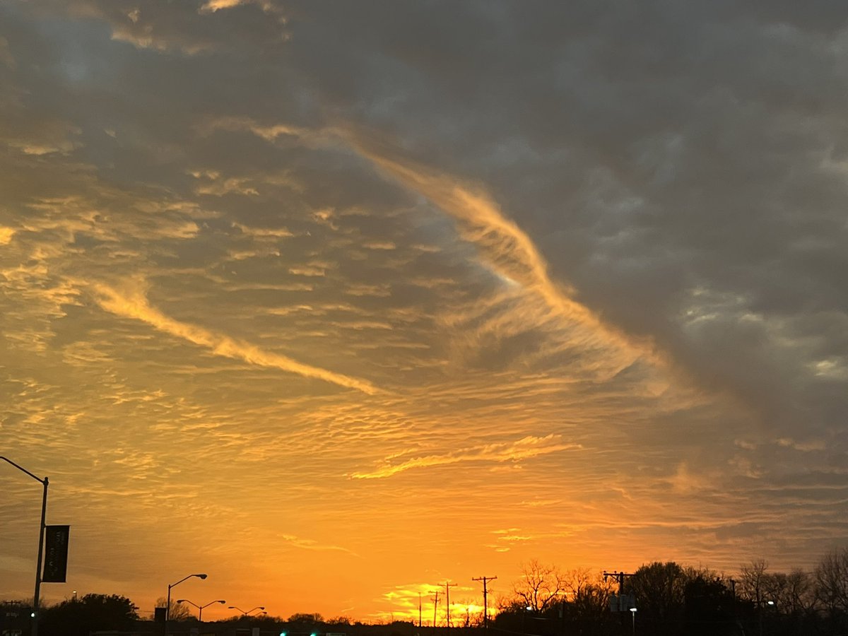 RaneyKaaa's tweet photo. @NWSFortWorth https://t.co/1ioihGi0ea