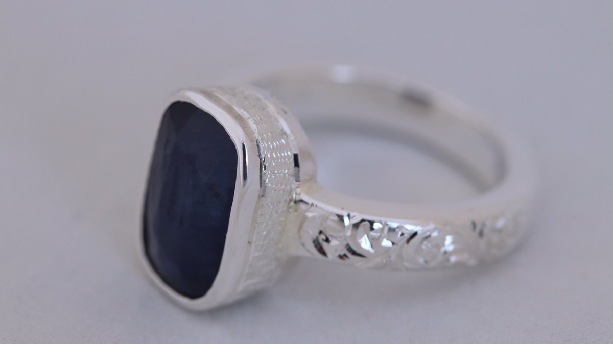 aizagems's tweet photo. Natural blue Sapphire ladies ring, 100% hand made file work+art work, 100% pure silver ring, weight, 10g  price, 15,000Rs 
Shaded day light video &amp; pictures https://t.co/d9BTIyO2rq