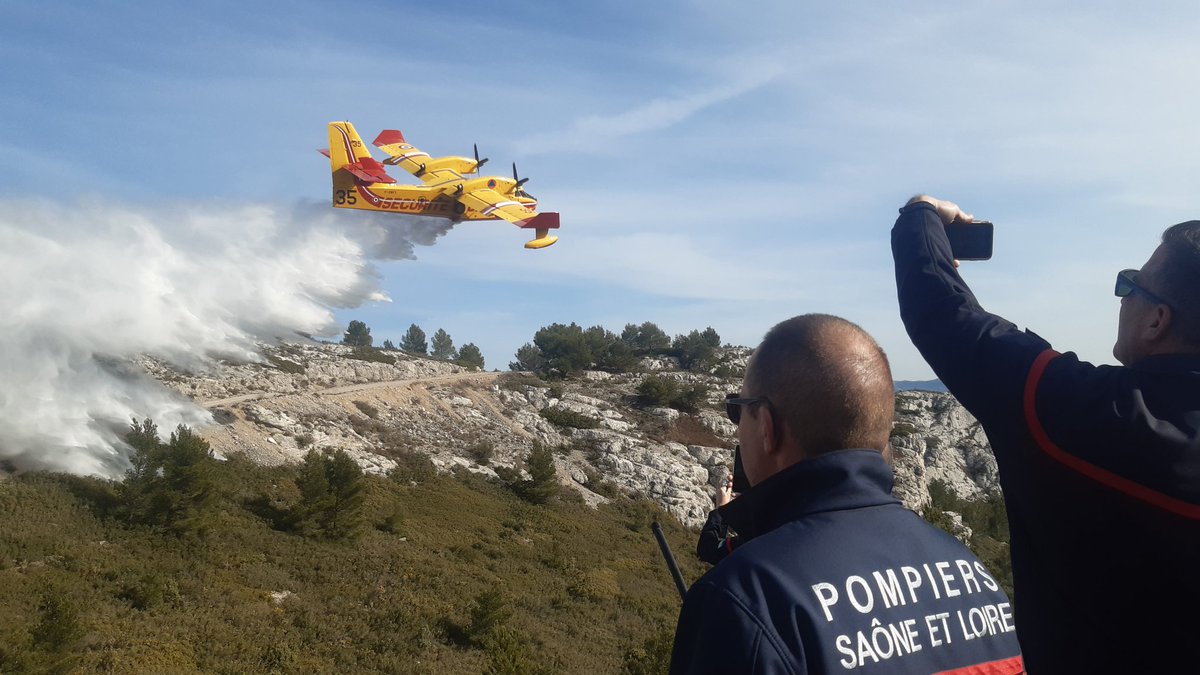 sebavignon's tweet photo. De la théorie à la pratique :  Prise en compte des moyens aériens par le chef de groupe #FDF3 @ECASCVALABRE @SDIS71 @sdis39 @sdis67 @sdis88 @sdis55 https://t.co/Mmw2bSbyBD
