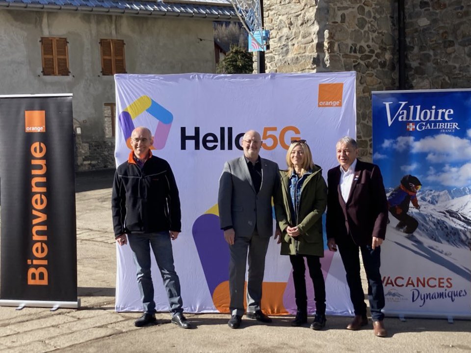 Belle inauguration avec le Maire <a href="/jprougeaux/">Rougeaux Jean Pierre</a> pour l’arrivée de la #5G d’<a href="/OrangeAuRA/">Orange Auv-Rh-Alpes</a> a <a href="/valloire/">Valloire Galibier ☀️❄️</a> première station de Maurienne à rejoindre les 17 autres stations Alpines équipée #THD
🚀 Débits 
🍀 Sobriété énergétique 
🧩 Attractivité 
<a href="/laurentwauquiez/">Laurent Wauquiez</a>