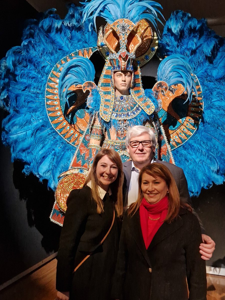 jennifersalles_'s tweet photo. Pour Mardi Gras, @JPB06 fait découvrir aux jeunes et aux séniors du Village @CCAS_Nice la très belle exposition de la Villa Masséna sur les costumes du Carnaval de Rio. 

De Nice à Rio, le Carnaval fait vivre  la fête dans nos villes et dans tous nos quartiers. https://t.co/TwglDECDDo