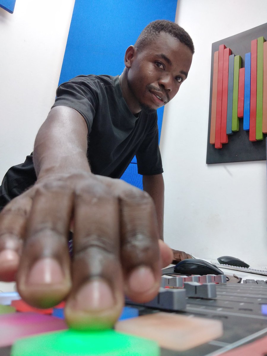 ianokiptoo's tweet image. Yes, tuesdays  are better with fine music catch @D25coast  olinnthe mix on the Bluedrive. #bluedrive #RightAboutNow