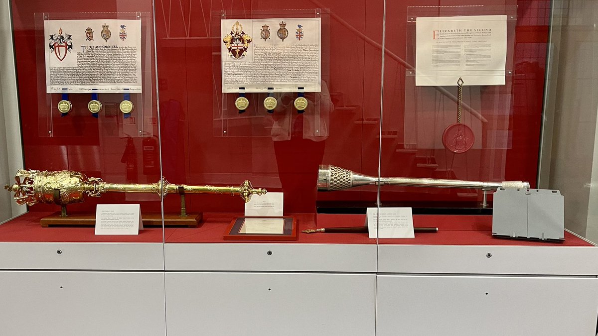 FaraiUnVers's tweet image. Teaching in a new building this afternoon. Thinking of printing out a sign that says “In case of medieval emergency, break glass for mace.”
