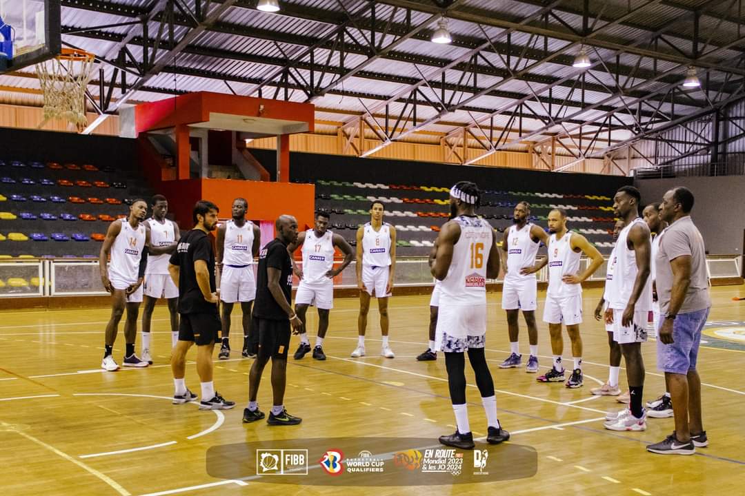 SEFLO9's tweet photo. Bien que qualifiés pour #fibawc 2023 , nos 🇨🇮🐘 sont en #Angola pour la dernière fenêtre de qualif.
Malgré l'absence des cadres, du fait d'une crise fédé-joueurs, on note la présence de #diabate #abouo et #vafessa
#fiba @fibb_ci #basketball #basket #FIBAWCQ #CI225 #civ #civ225 https://t.co/gLz1jZmW3Y