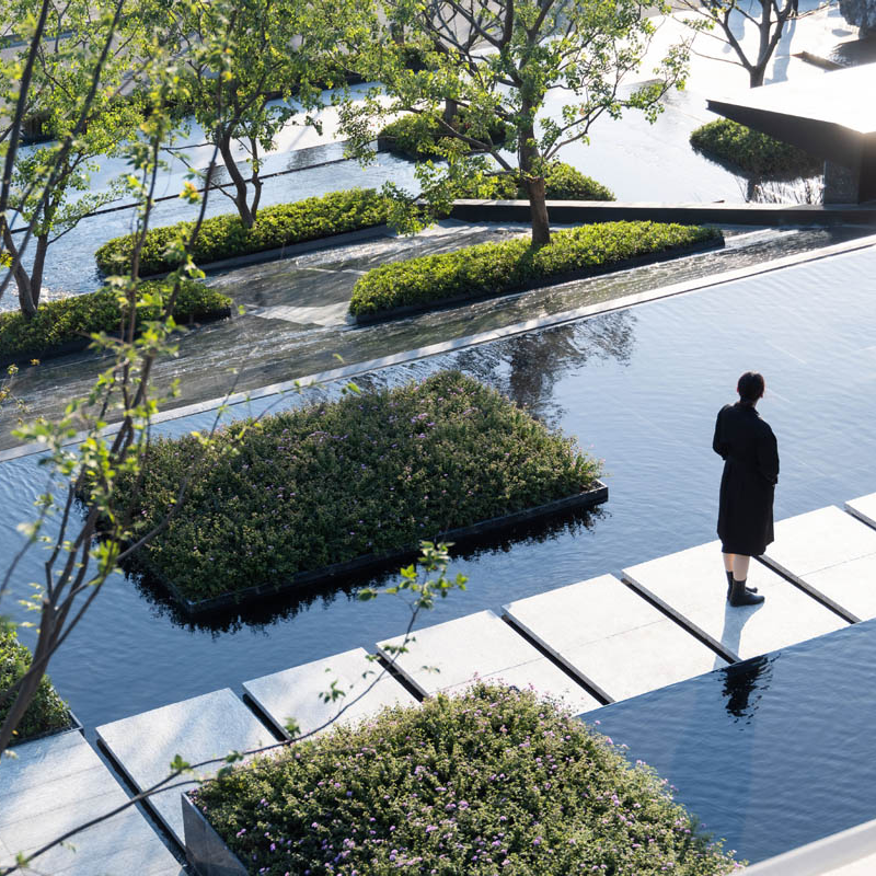 LandscapeEvent's tweet image. Landscaping at Central Mansion in Changzhou, China is designed by Guangzhou S.P.I Design. The unique landscape stretches the visual boundary of the park, increasing public space. What landscaping designs have inspired you lately? Discuss at LANDSCAPE 2023! #publicspacedesign