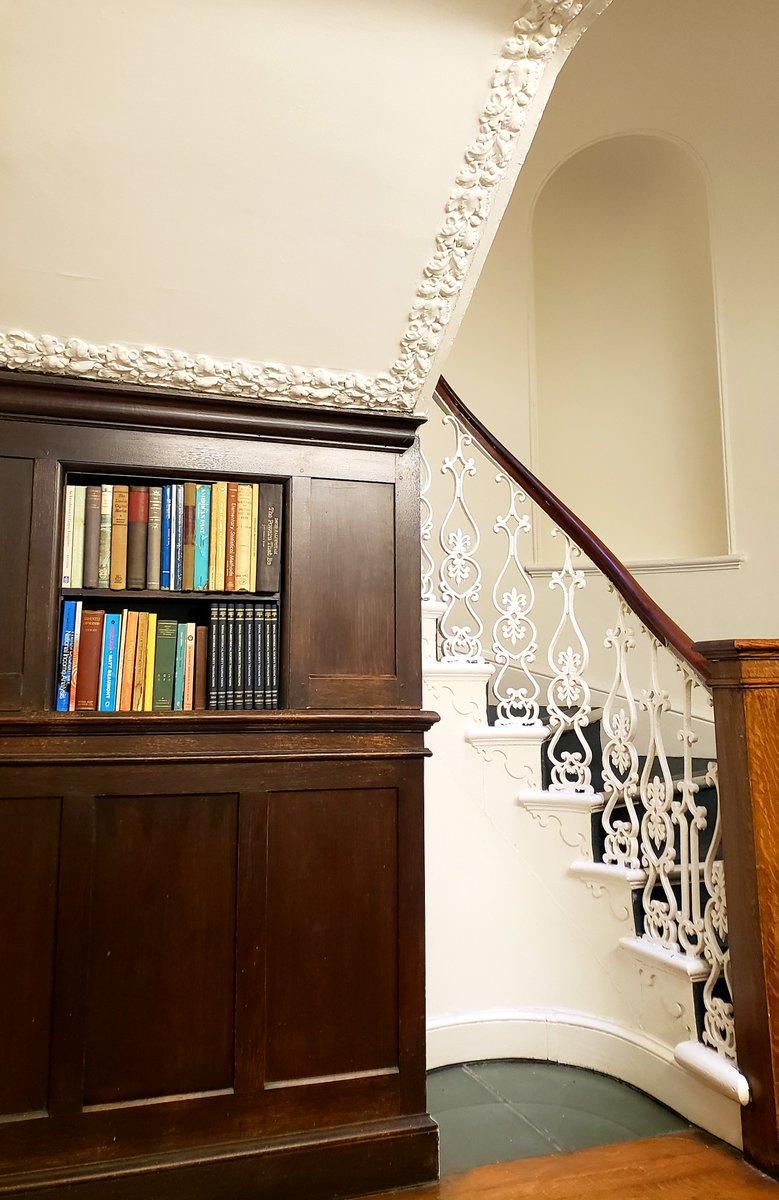 SilviaZago6's tweet photo. I've finally figured out what this book alcove in one of the many @LivAncWorlds staircases reminds me of: the niches once containing cultic manuals in the 'House of Books' of the temple of Edfu📚
#egyptology #ancientegypt #books #academia #strangestthings https://t.co/pk5bp4NIBi