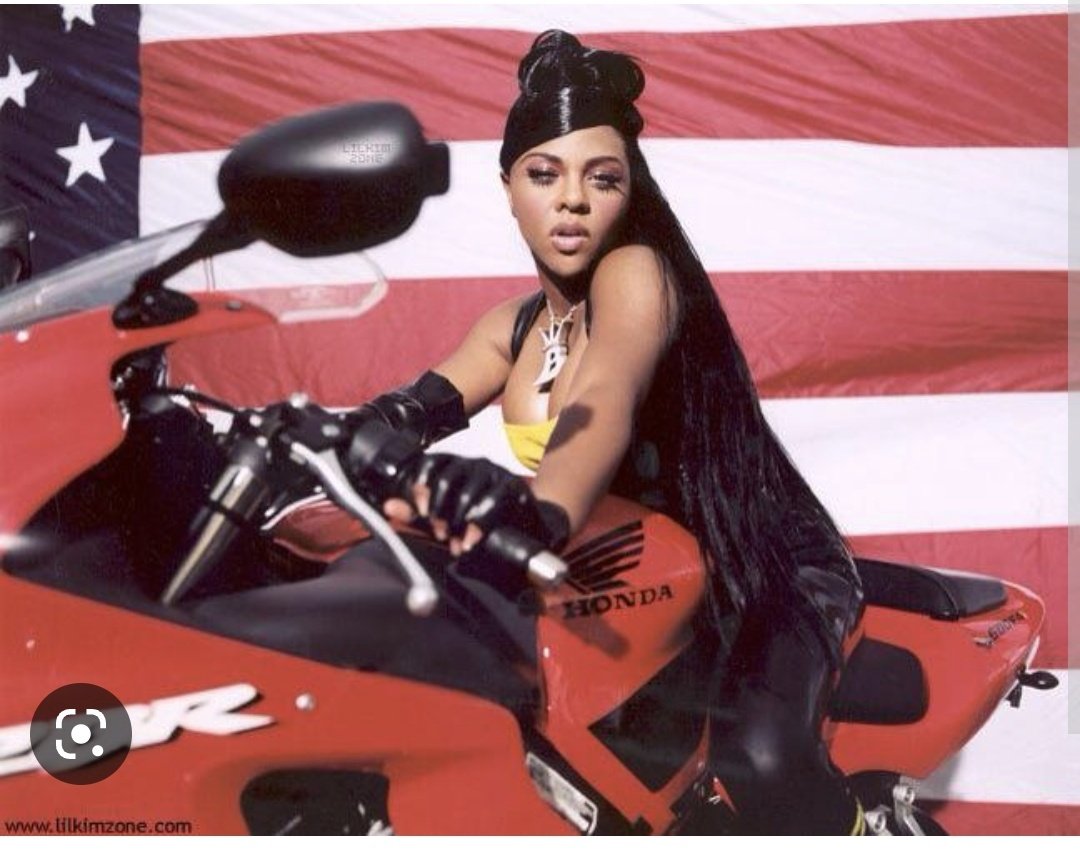 CC1bby1luv's tweet photo. Lil kim can never have anything because her clone wants to do it too. https://t.co/qtpPiRUAEI