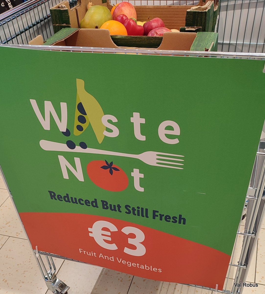 magnumlady's tweet photo. I love this idea from @lidl_ireland to combat food waste. 
€3 for a big box of fruit and veg. Can't beat it. https://t.co/nFvA13ucF7