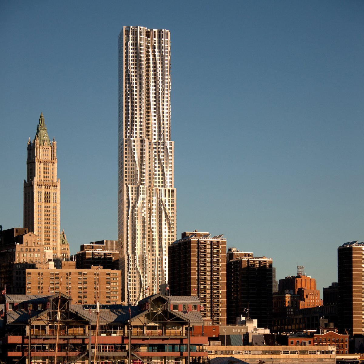 themaxcollab's tweet image. NY by Gehry (2012)—An iconic landmark in the NYC skyline. We tapped the incomparable Frank Gehry to design something unique &amp;amp; unforgettable. The result is a rippling, shining feat of construction and engineering—80 stories of sparkling waves in Deconstructivist style.