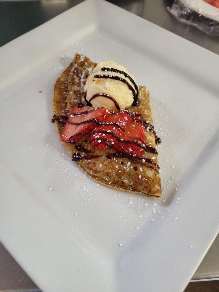 MapleTreeCourt's tweet photo. Maple tree kitchen staff have done an amaizing job on the pancakes xxx https://t.co/FuEspa52B1