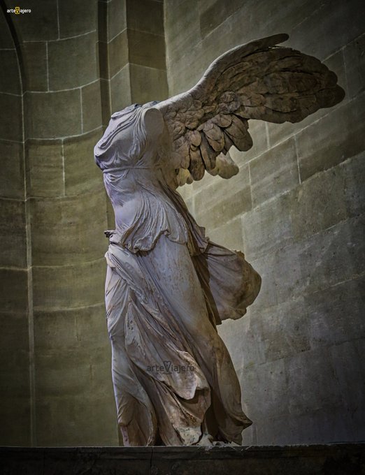 arteviajero_com's tweet image. La Victoria de Samotracia (Escuela de Rodas, S. II a. C), una de las obras de arte más insignes de la escultura de la Antigua Grecia. Representa a Niké, la diosa griega de la Victoria. Realizada en mármol, mide 2,75 m. Museo del Louvre #FelizMartes #photograghy