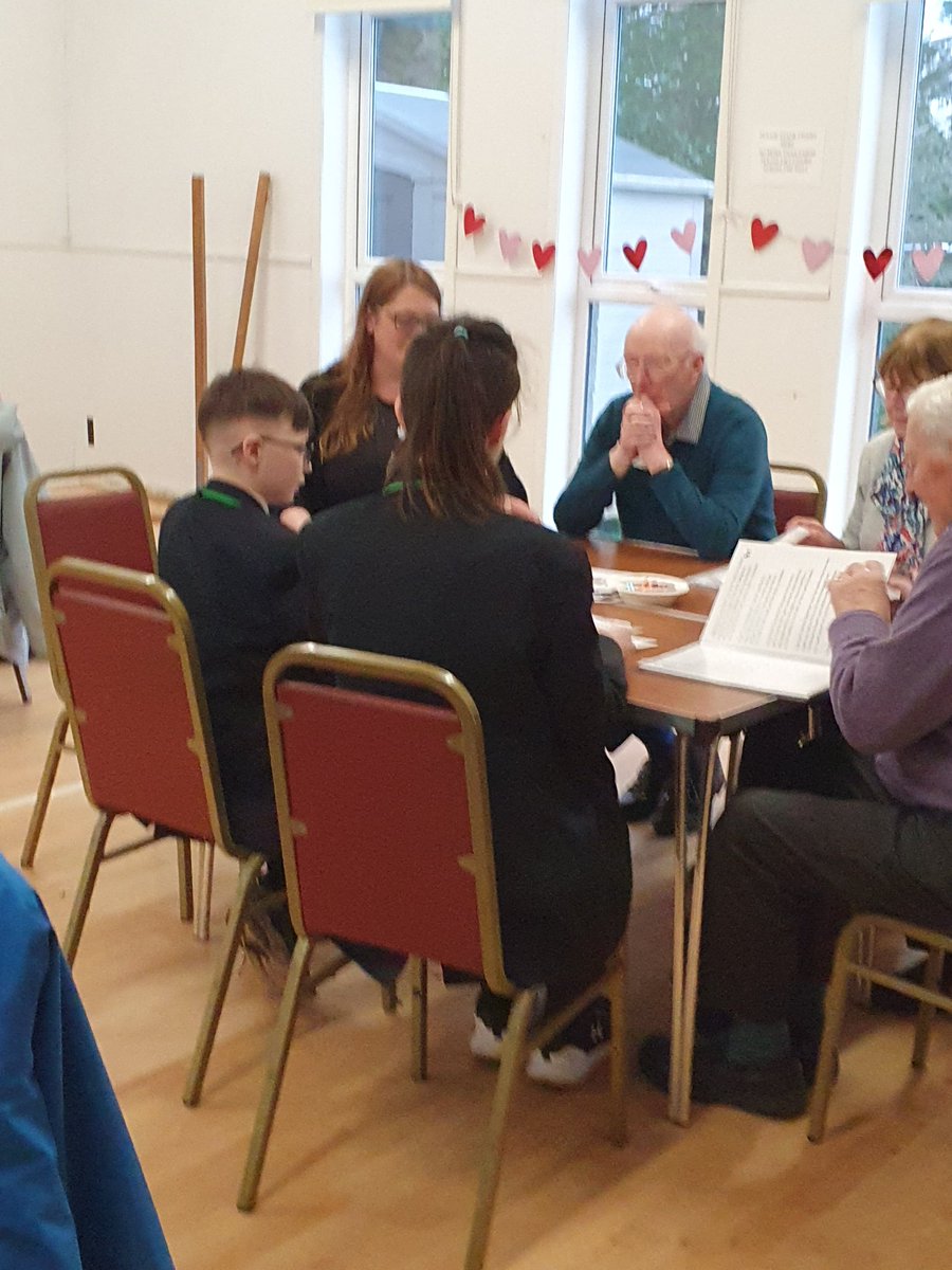 LACELenzAc's tweet photo. It was great for Columba 1400 group to be the next group at our  #intergenerationalsinging with @LenzieOld #Comeandsing dementia friendly group this afternoon. Gaining new skills and living by their values whilst working on #BronzeYAA @YouthScotland Everyone had a great time https://t.co/uvc0XU8tjg