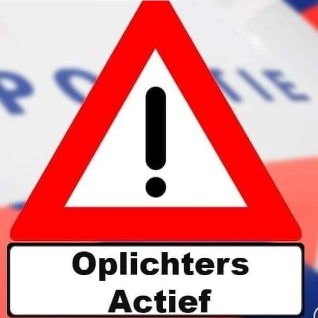 Gisteravond zijn er nepagenten actief geweest in #Muiden.
Er stond één man aan de deur - niet in uniform - die zich voordeed als politieagent en naar binnen wilde. Dat is verdacht. Een agent zou nooit naar binnen gaan en spullen pakken.  Vertrouw je het niet bel 112 #babbeltruc