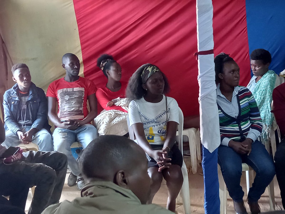 brainunited254's tweet photo. A urban refugee without document allowing him/her to get job,  can start a small business, and through table banking, become self-reliant.
@BUD in collaboration with @JRS  are empowering youths refugee Nairobi. https://t.co/Wxn6dvL7vH